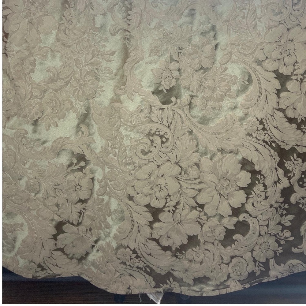 Waterford Tablecloth Round Damask Floral Jacquard Green 1990's Elegant Linen